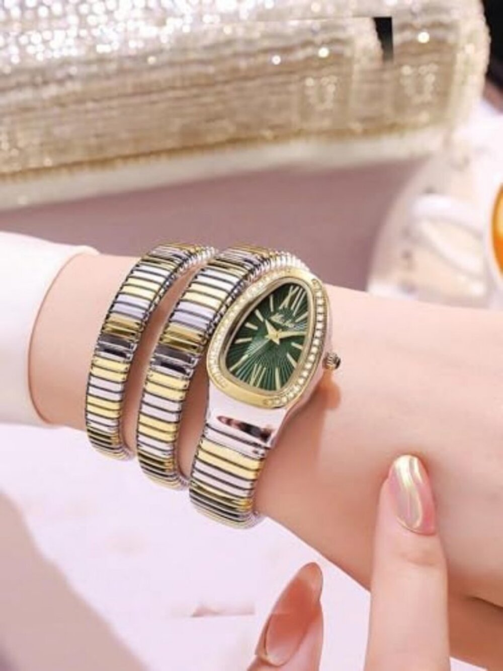 Elegant Women's Quartz Watch with Diamond Accents - Light Luxury Bracelet - Picture 2 of 6